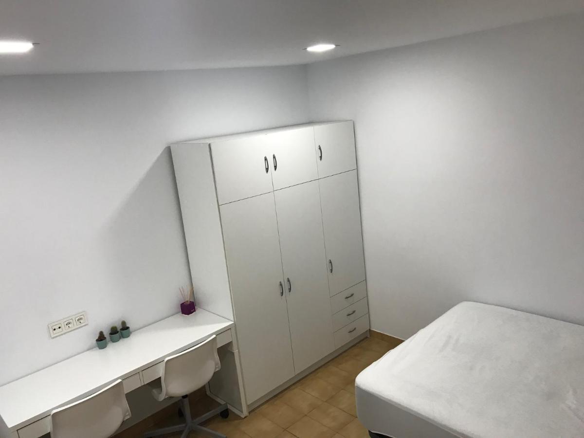 Piso Centrico Con Parking A 20Min De Barcelona Appartement Terrassa Buitenkant foto